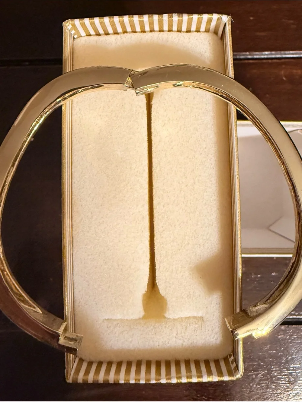 Vintage Elegant Curved Gold Hinged Bangel Bracelet